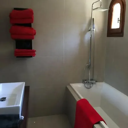 Spacieuse Avec Piscine A