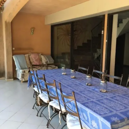 Villa Spacieuse Avec Piscine A *