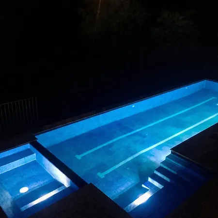 Spacieuse Avec Piscine A *