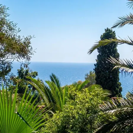 Spacieuse Avec Piscine A Le Rayol-Canadel-sur-Mer