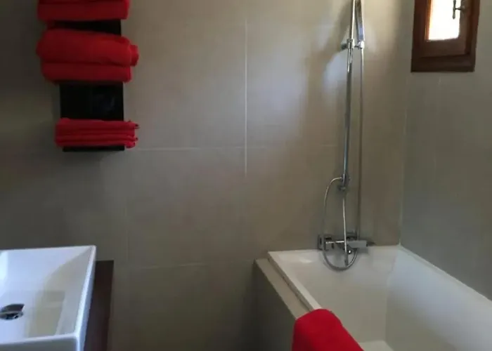 Spacieuse Avec Piscine A