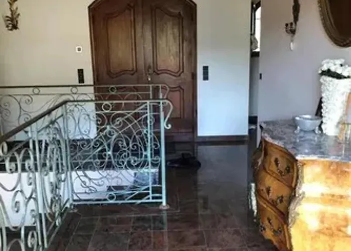 Villa Spacieuse Avec Piscine A *